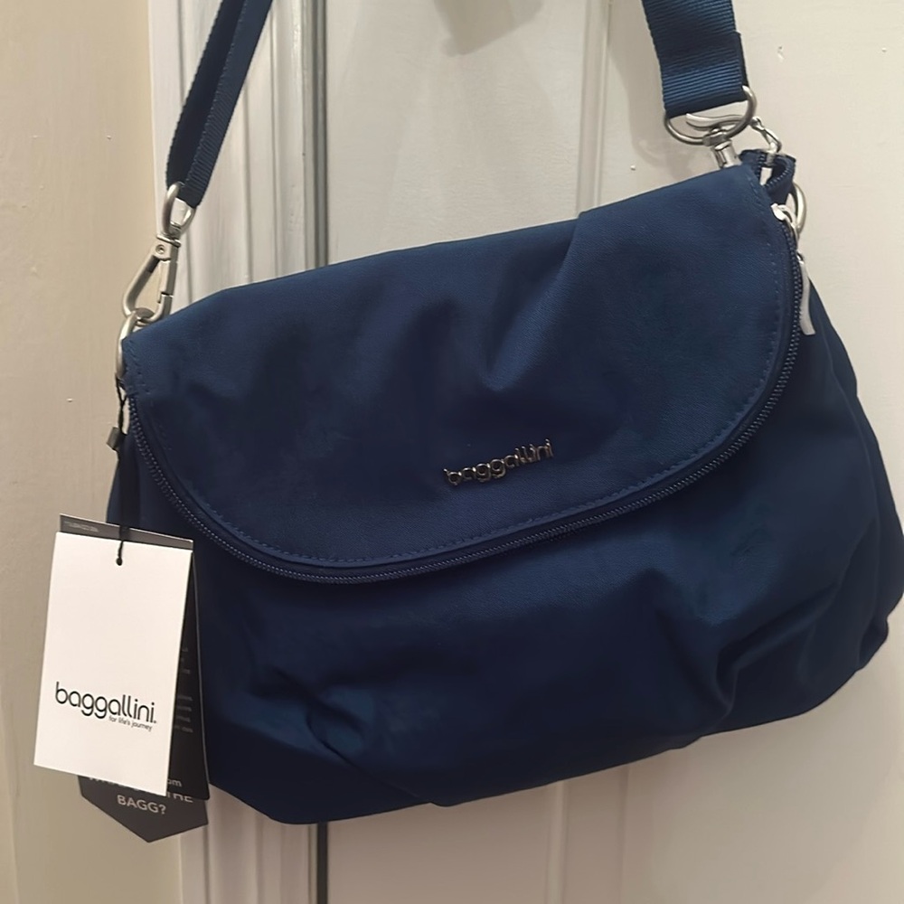 Baggallini Amanda Crossbody 
NWT